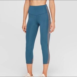NWT Women's Training High-Waist Capri Leggings XL